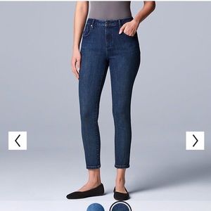 NWT Vera Wang Skinny Ankle Jeans. Size 16